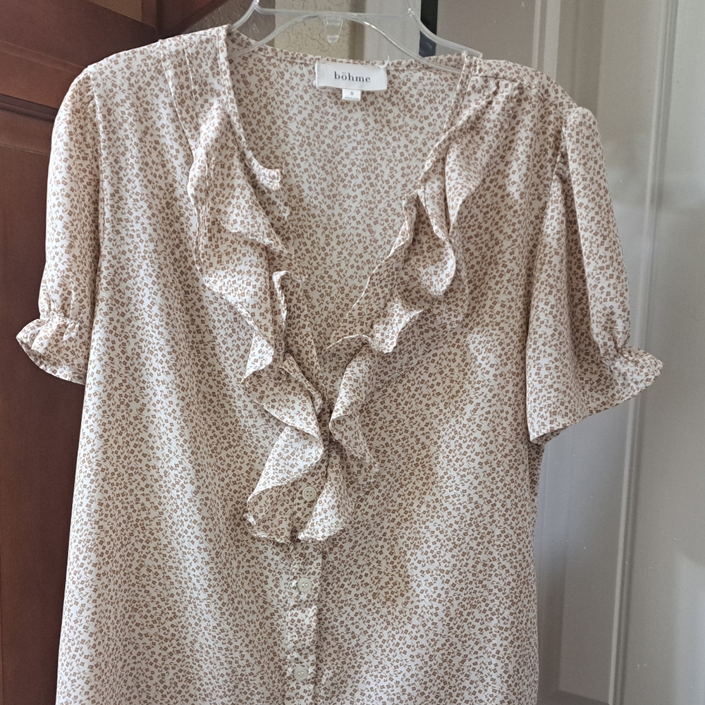 Women's Bohme Cream Micro Floral Ruffle V-Neck Blouse Size Small